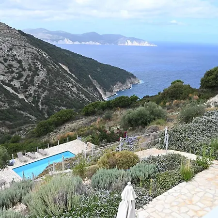 Myrtos Bay Anomeriá