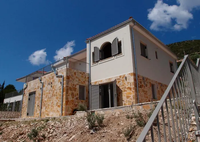 Myrtos Bay Anomeriá