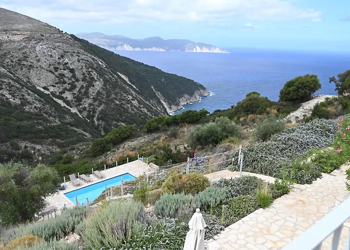 Myrtos Bay Anomeriá